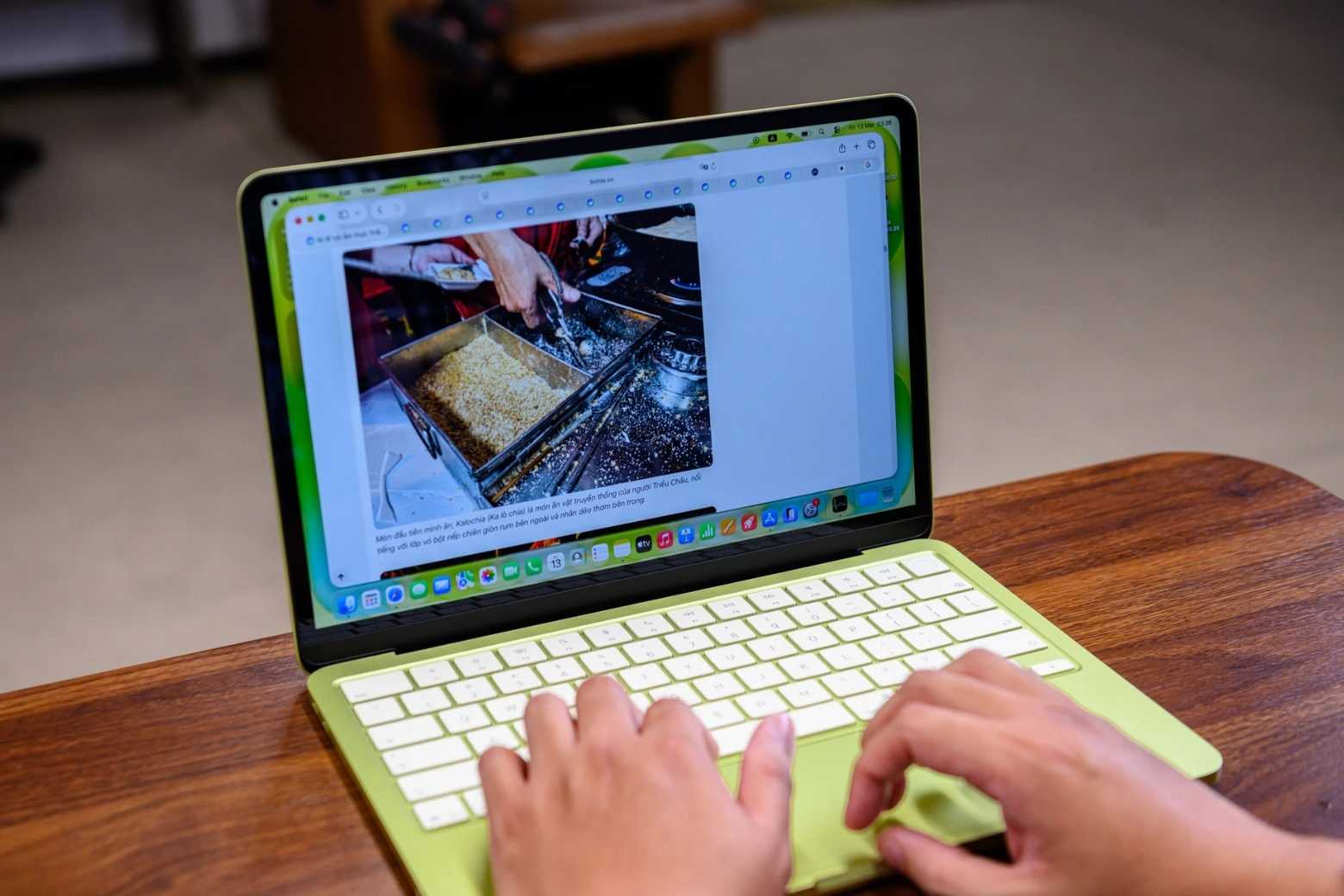 Trên tay MacBook Neo: Mỏng nhẹ, A18 Pro, pin xem video 16 giờ 12 Trên tay MacBook Neo RAM 8GB và SSD thực tế