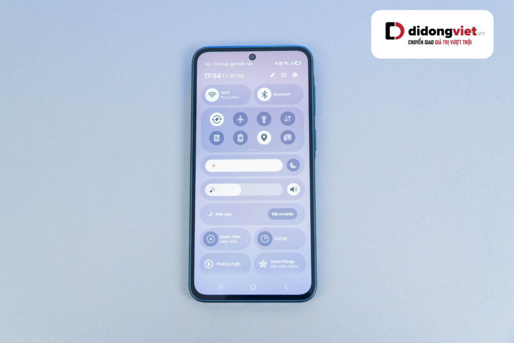 Trên tay Samsung Galaxy A37 – Camera OIS, màn hình AMOLED 1900 nits trong tầm tay tầm trung 33 Galaxy A37 là chiếc smartphone tầm trung cân bằng, mang nhiều tính năng cao cấp