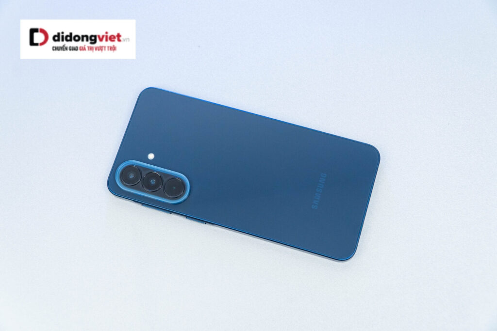 Trên tay Samsung Galaxy A57 - Thiết kế mỏng nhất dòng Galaxy A, chip Exynos 1680 mạnh mẽ 28 Galaxy A57 5G: mỏng, hiệu năng mạnh, camera 50MP OIS, đáng cân nhắc phân khúc 10-12 triệu.