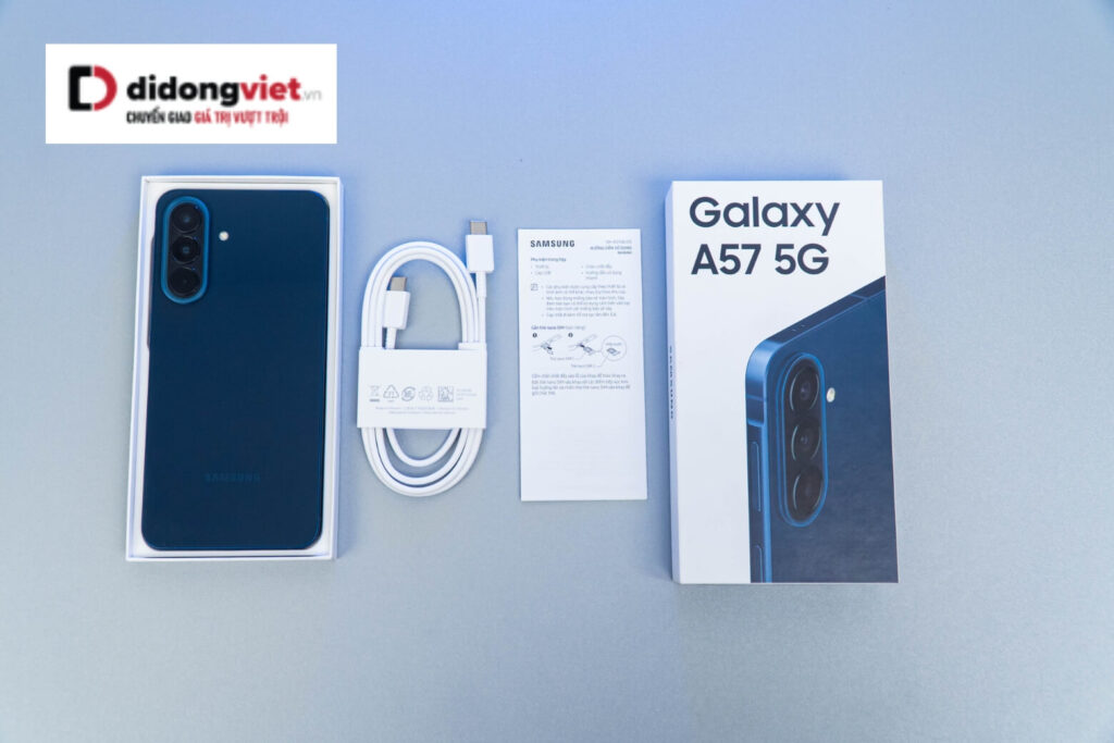Trên tay Samsung Galaxy A57 - Thiết kế mỏng nhất dòng Galaxy A, chip Exynos 1680 mạnh mẽ 16 Hộp Galaxy A57 5G tối giản, thân thiện môi trường, gồm máy, cáp 45W, que SIM, hướng dẫn; củ sạc mua riêng.