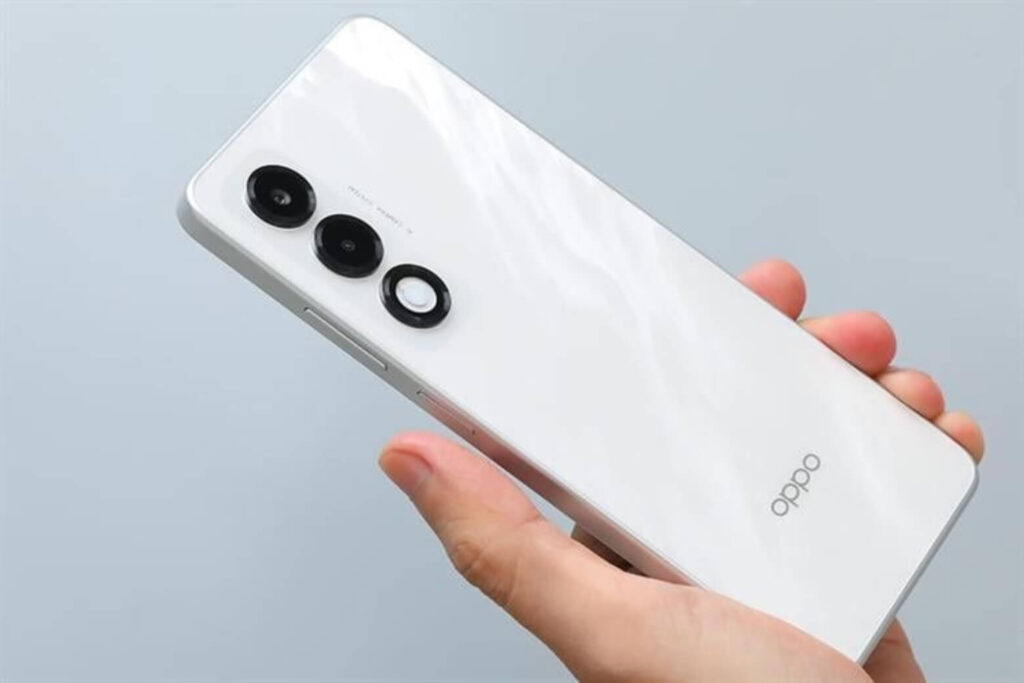 OPPO A5i Pro có mấy màu? Đánh giá chi tiết thiết kế và lớp phủ thực tế 10 Mặt lưng nhám của OPPO A5i Pro chống trơn, không bám vân tay