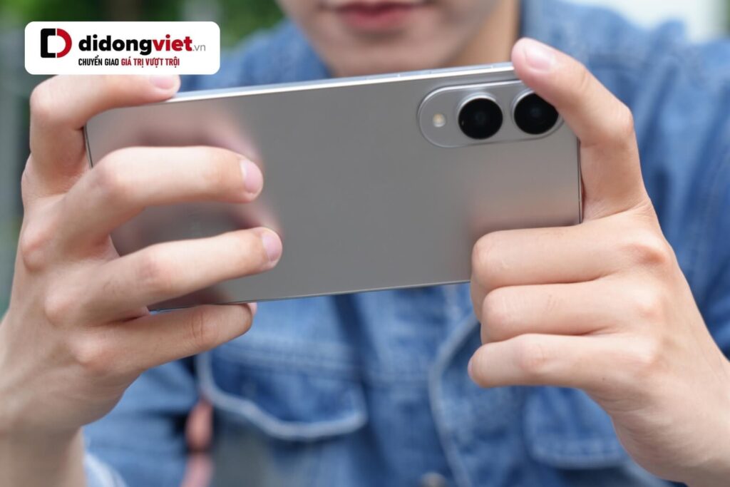 Galaxy S25 Edge rất mạnh nhưng thiết kế siêu mỏng khiến máy dễ ấm khi chơi game lâu.