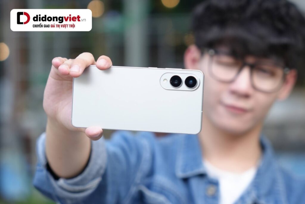 Galaxy S25 Edge có camera lồi gây cập kênh, nên cần ốp lưng để cân bằng và bảo vệ máy.