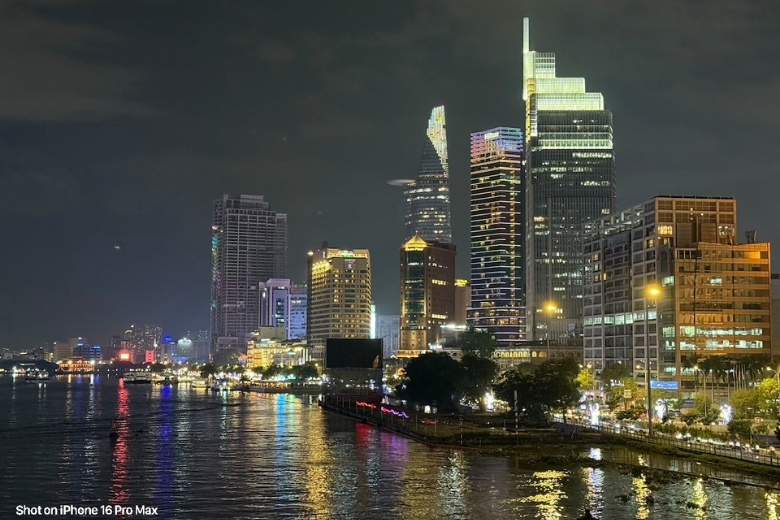 Đánh giá camera iPhone 16 Pro Max: Khác biệt thực tế cho quy trình sáng tạo 6 Hình ảnh Chụp đêm bởi iPhone 16 Pro Max