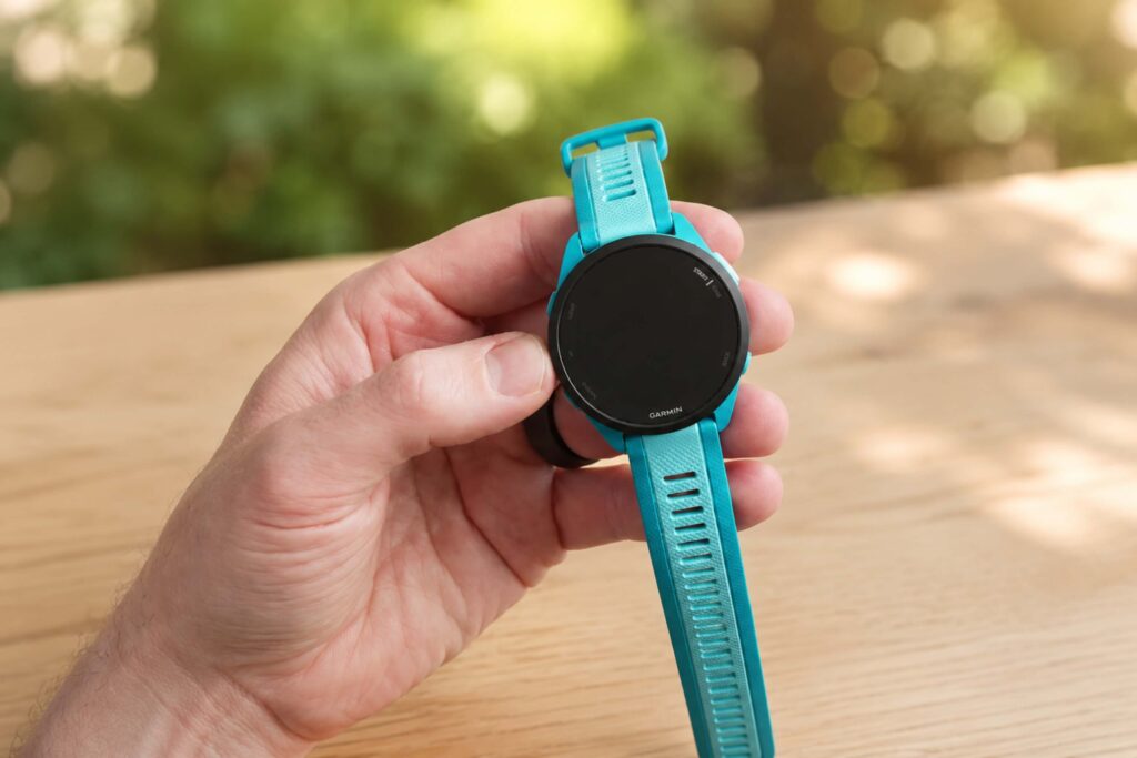 Garmin Forerunner 165 chính hãng đáng tiền hơn nhờ bảo hành an toàn, tránh rủi ro sửa chữa tốn kém từ hàng xách tay.