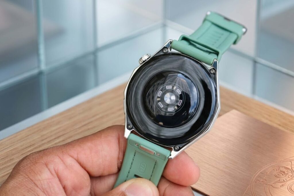 HUAWEI Watch GT6 46mm cho thời lượng pin thực tế 5–7 ngày và màn hình AMOLED 3000 nits hiển thị rõ ngoài trời nắng gắt