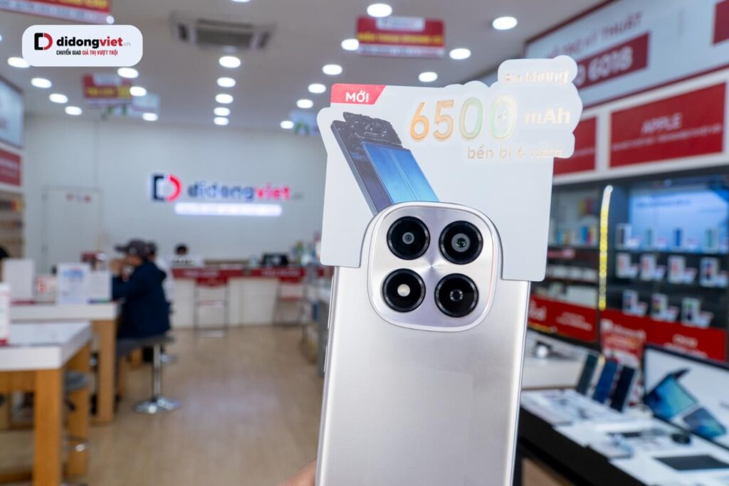Màn hình AMOLED 3200 nits hiển thị rõ ngoài trời và PWM 3840Hz giúp giảm mỏi mắt khi dùng lâu.