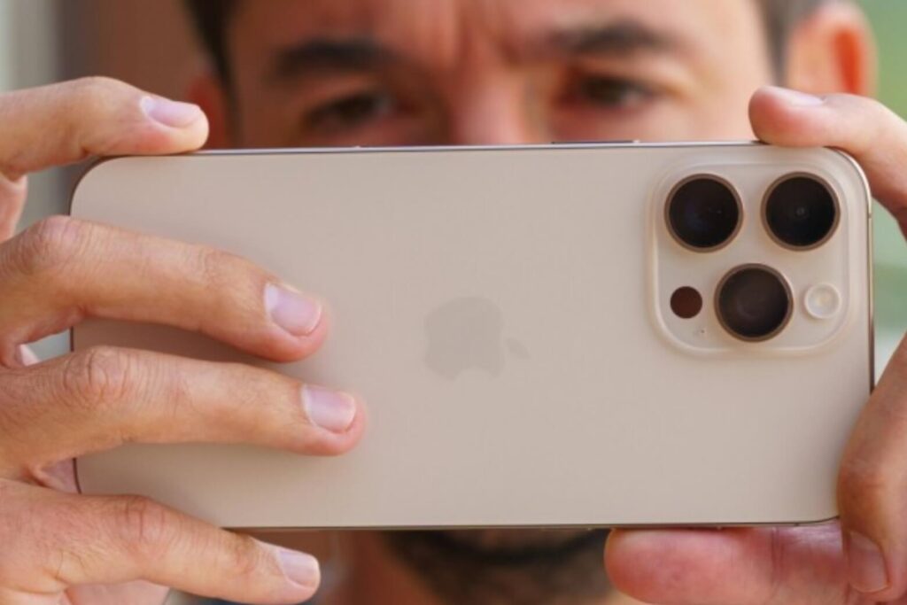 Đánh giá màn hình ProMotion trên iPhone 16 Pro Max: 120Hz thực tế có đáng để lên đời? 16 iPhone 16 Pro Max chứng minh ProMotion vẫn mượt nhưng pin vẫn cực bền.