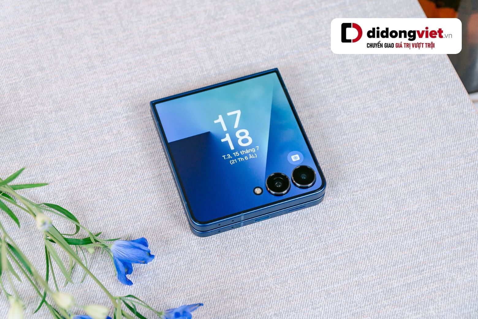 Đánh giá màn hình Samsung Galaxy Z Flip7 màn phụ
