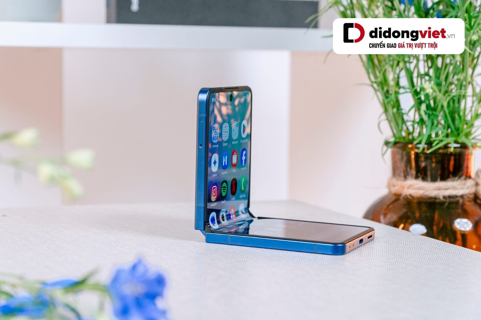 Đánh giá màn hình Samsung Galaxy Z Flip7 nếp gấp