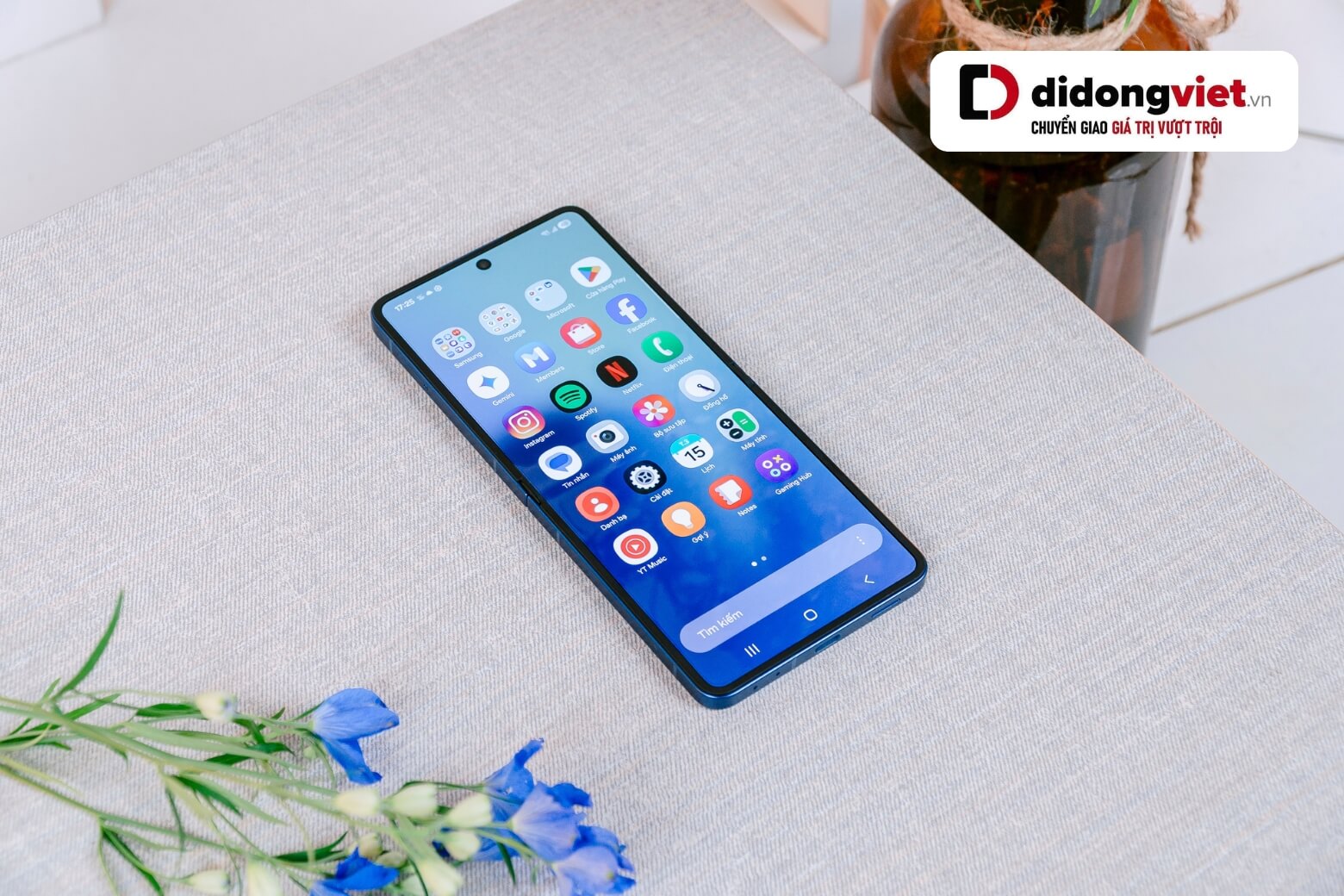 Đánh giá màn hình Samsung Galaxy Z Flip7 tỷ lệ chuẩn
