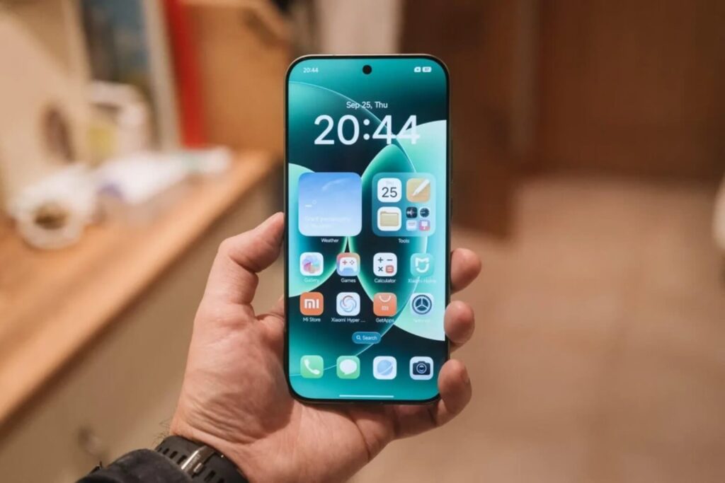 Hệ thống tản nhiệt IceLoop giúp Xiaomi 17T Pro giữ độ sáng màn hình ổn định khi chơi game nặng lâu dài.