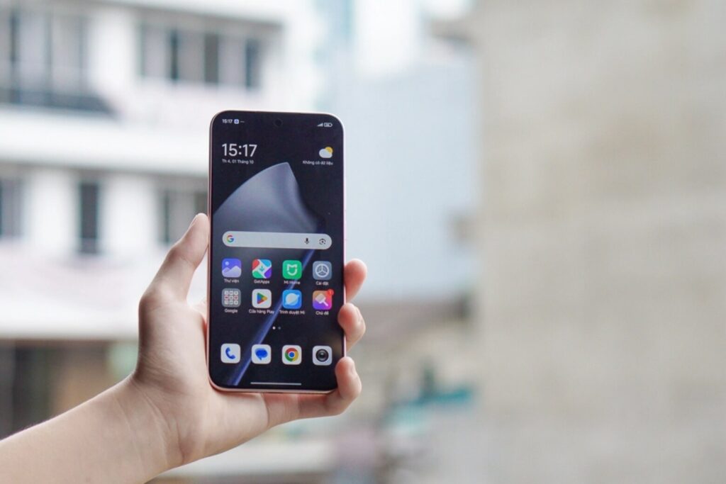 Độ sáng 1400–1600 nits giúp Xiaomi 17T Pro hiển thị rõ nét ngoài trời nắng gắt.