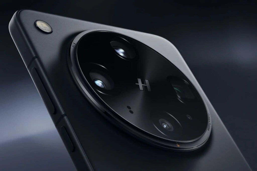 Đánh giá OPPO Find X9 Ultra: Pin 7050mAh và Camera 10x thực tế 13 OPPO Find X9 Ultra: Cần thời gian làm quen trọng lượng, nhưng thiết kế giúp cầm nắm chắc tay hơn.