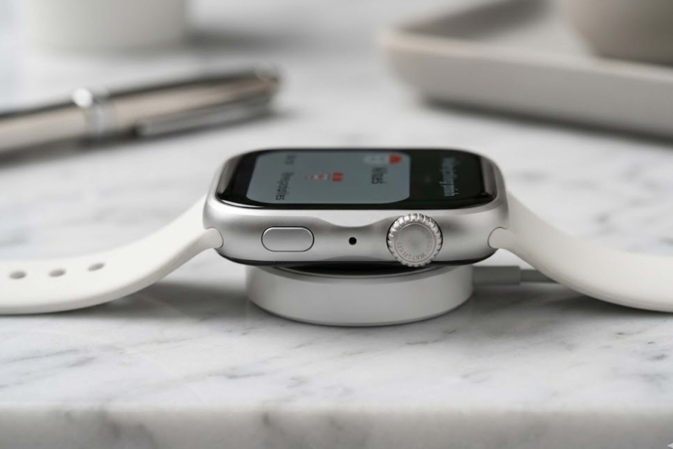 Sạc nhanh SuperCharge trên mặt lưng HUAWEI Watch Fit 5 Pro