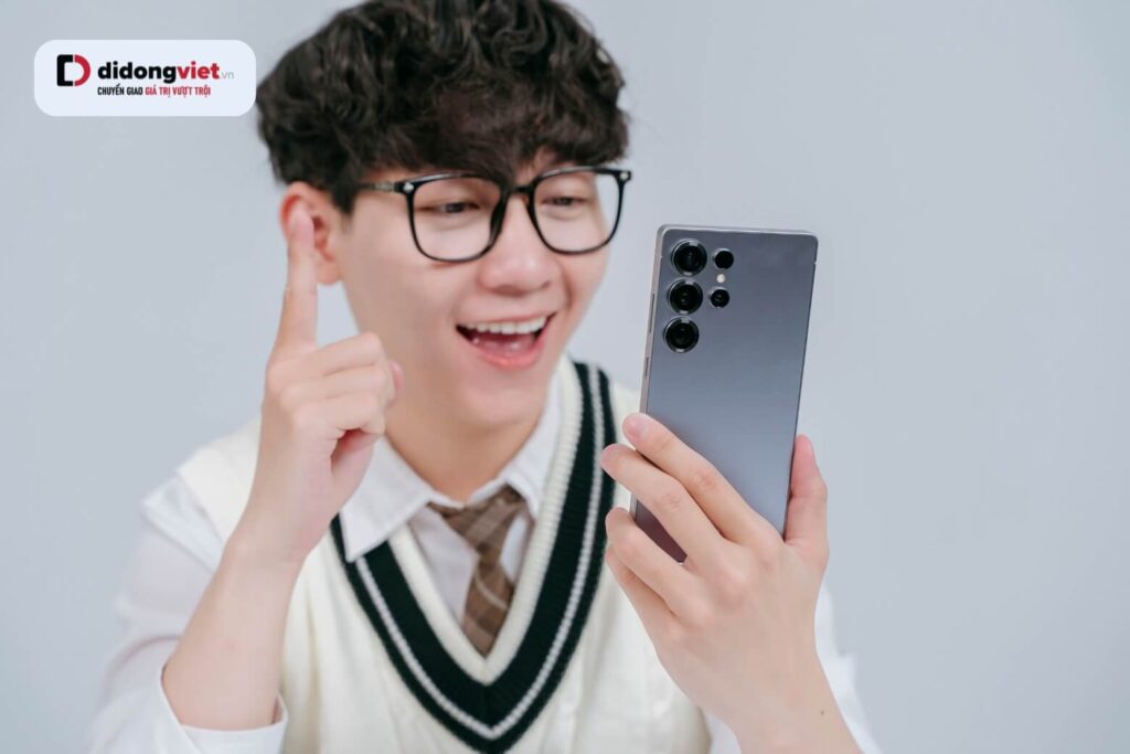 Đánh giá pin S25 Ultra thực tế sau 1 năm sử dụng và tốc độ sạc 45W 18 S25 Ultra lướt web 5G hơn 17 giờ và chỉ hao khoảng 5-6% pin mỗi giờ dùng mạng xã hội.