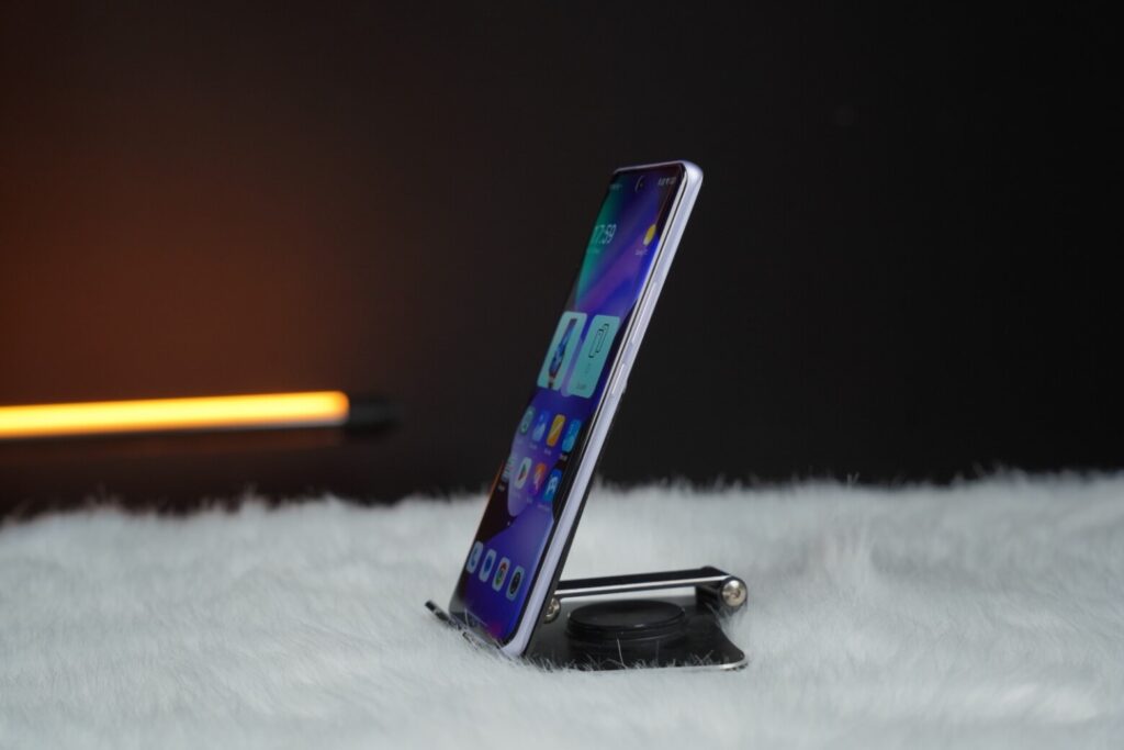 Đánh giá Redmi Note 15 5G: Sự thật hiệu năng, pin Silicon-Carbon và chi phí sở hữu sau 2 năm 15 Màn hình sáng rõ ngoài trời, dịu mắt trong bóng tối.