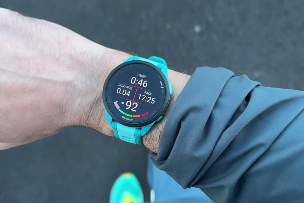 Garmin Forerunner 165 có mấy màu