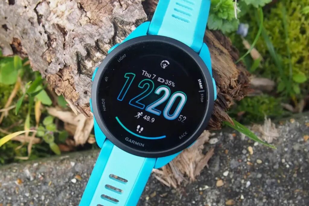 Garmin Forerunner 165 có mấy màu