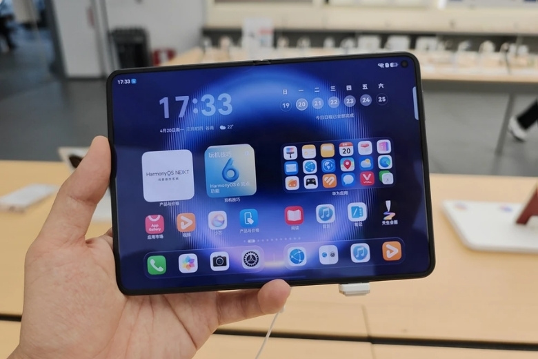 giao diện hệ điều hành HarmonyOS mượt mà trên HUAWEI Pura X Max.