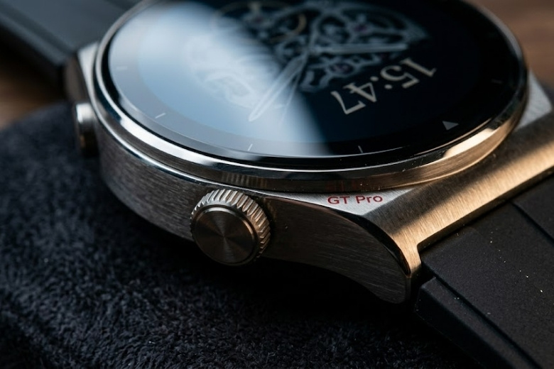 Trên tay HUAWEI Watch GT 6 Pro 46mm chính hãng: Trải nghiệm vật liệu và Giải pháp lên đời 7 núm xoay Crown trên HUAWEI Watch GT6 Pro 46mm