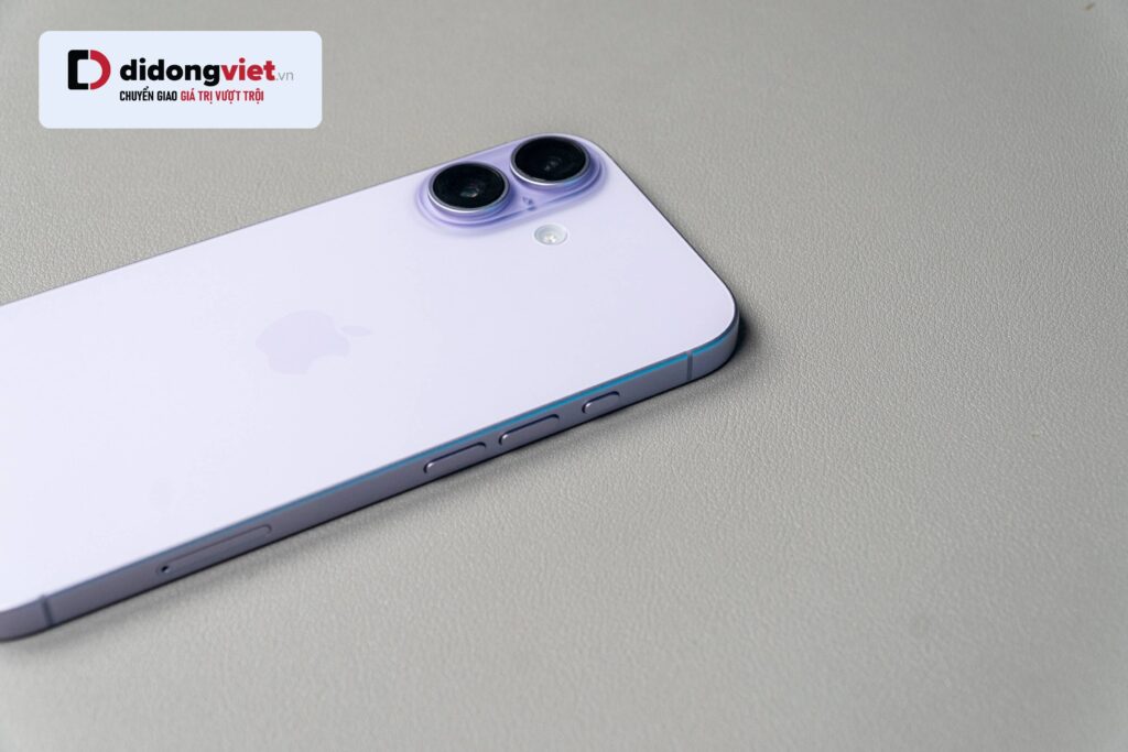 iPhone 17 màu trắng ít bám vân tay, bền đẹp và không bị ố vàng theo thời gian.