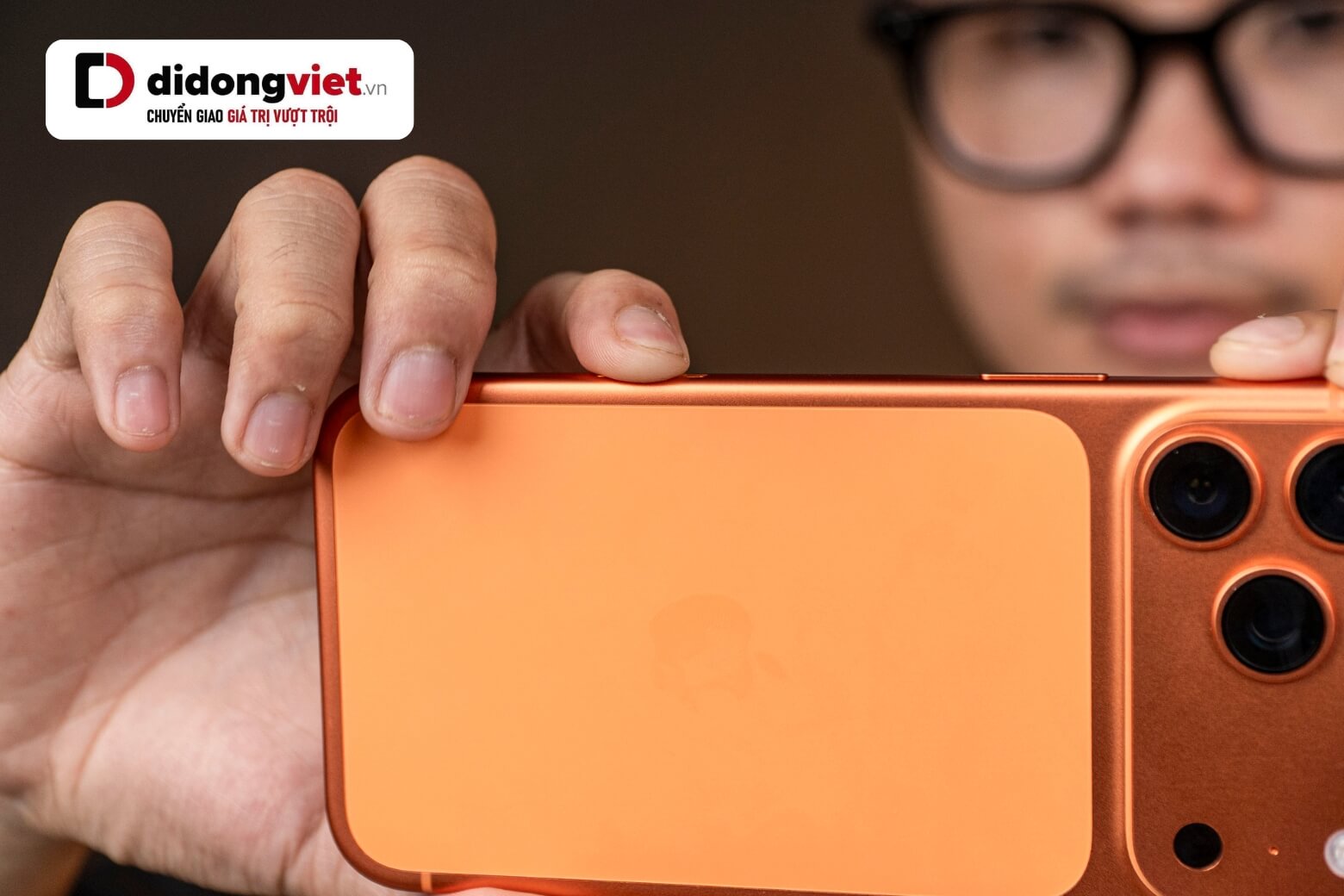 iPhone 17 Pro Max màu cam mặt lưng kính nhám