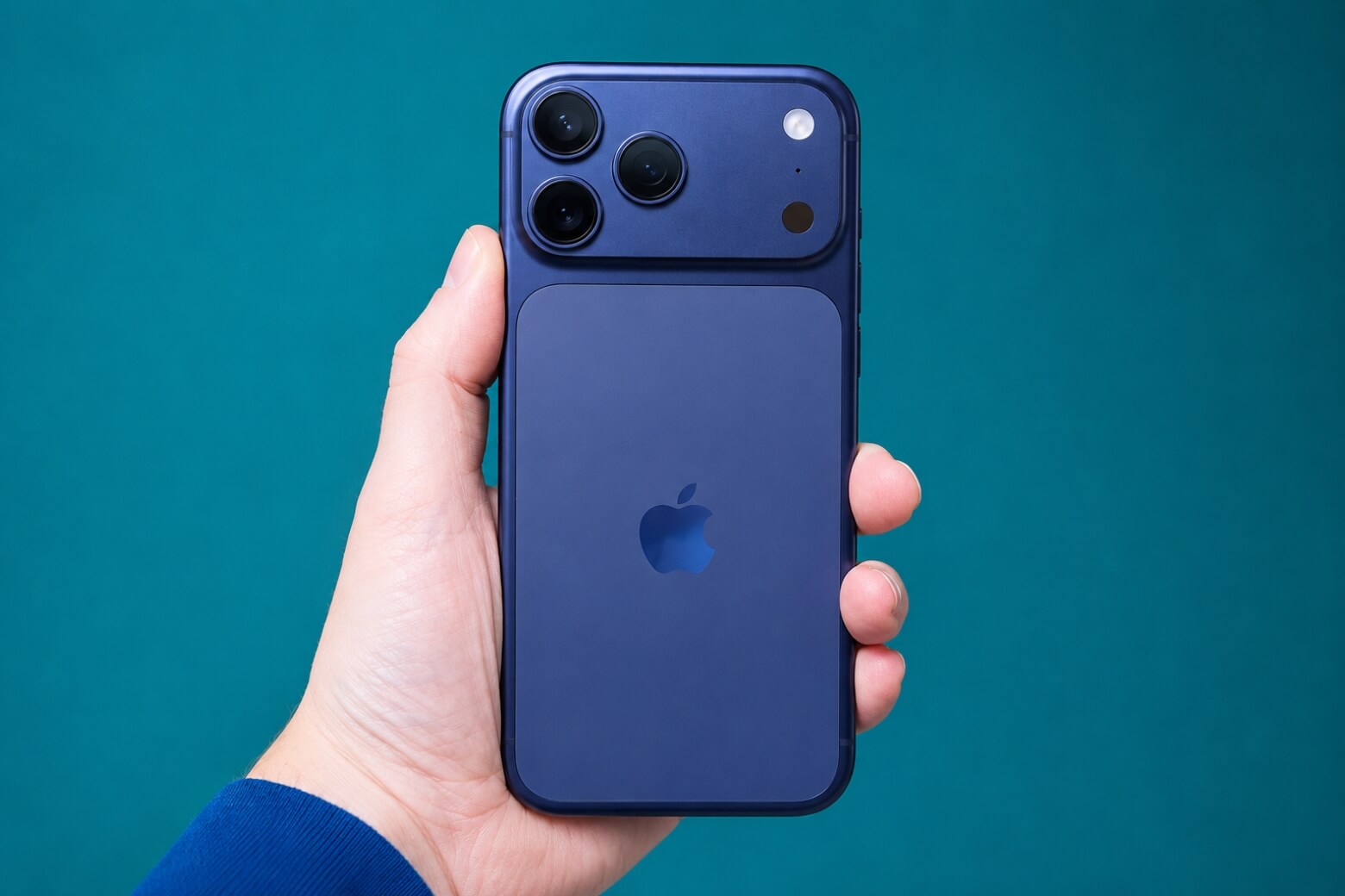 iPhone 17 Pro Max màu xanh đậm tản nhiệt