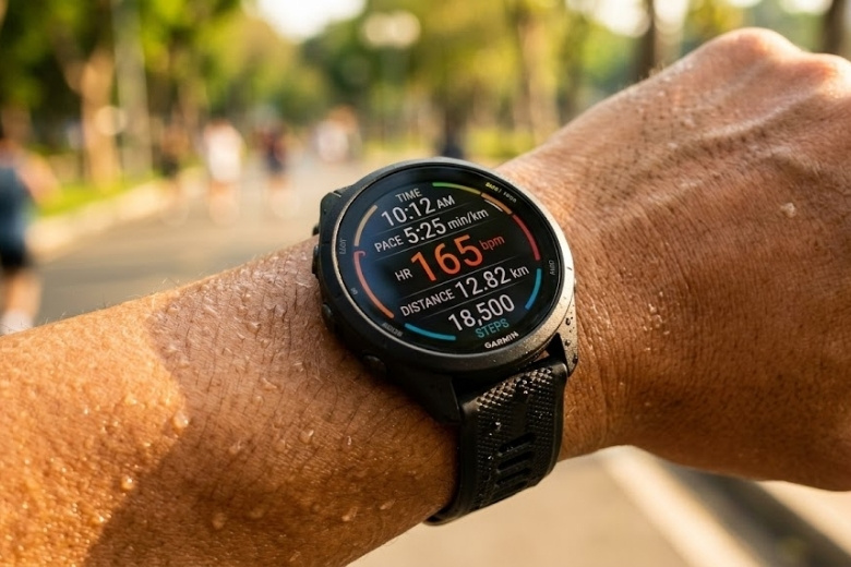 Màn hình AMOLED của Garmin Forerunner 165