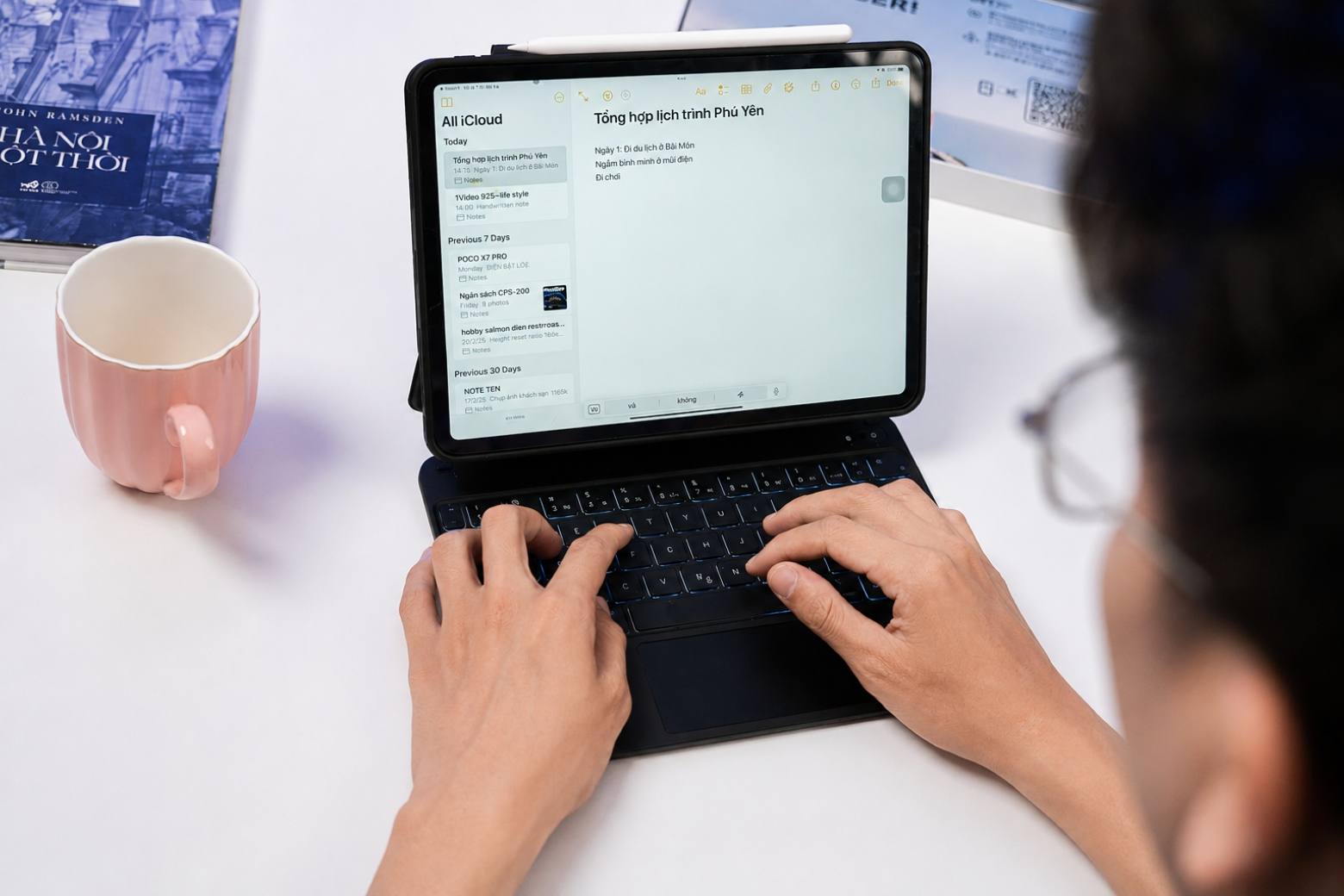 So sánh iPad Air M4 11 inch và 13 inch: Nên mua kích thước nào? 9 So sánh iPad Air M4 11 inch và 13 inch bàn phím