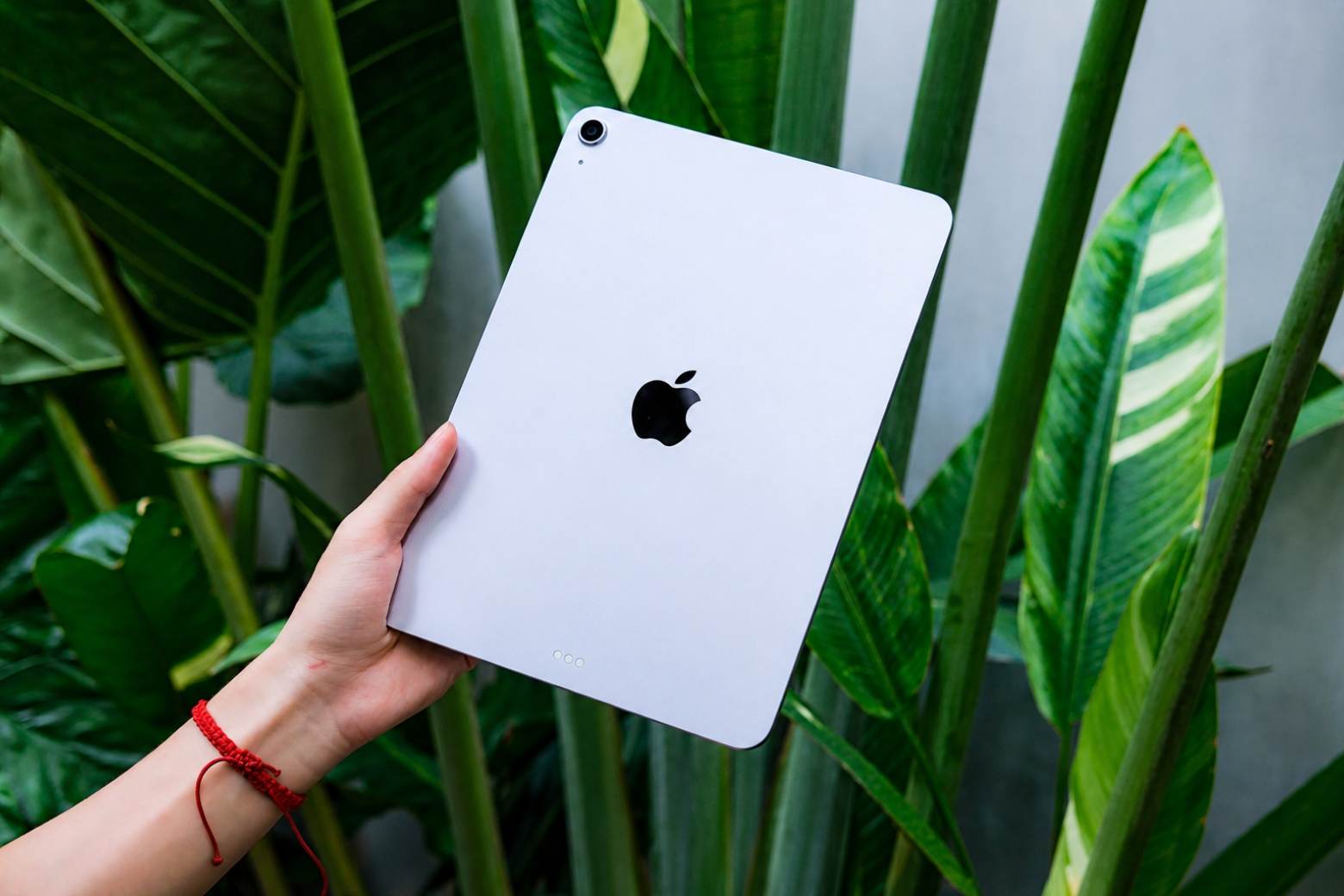 So sánh iPad Air M4 11 inch và 13 inch: Nên mua kích thước nào? 8 So sánh iPad Air M4 11 inch và 13 inch trọng lượng