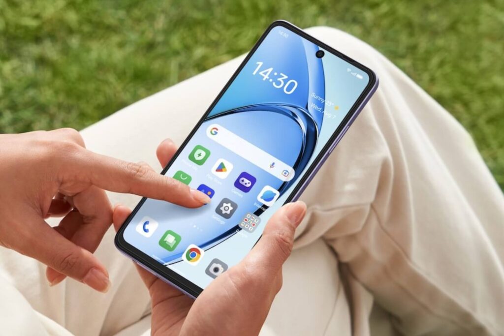 So sánh OPPO A5i Pro với OPPO A5i: Chênh lệch hơn 2 triệu, nâng cấp có thực sự đáng tiền? 13 A5i Pro dùng màn IPS hiển thị đẹp và ổn định góc nhìn hơn TFT của A5i, dù cả hai đều sáng tốt ngoài trời.