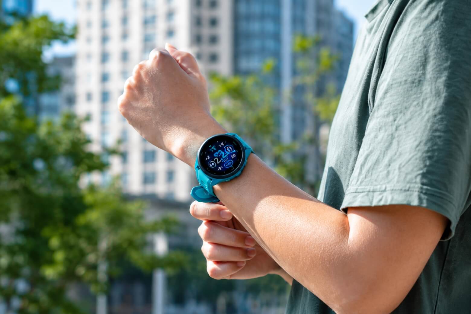 Trải nghiệm Garmin Forerunner 165 thiết kế chỉ 39g
