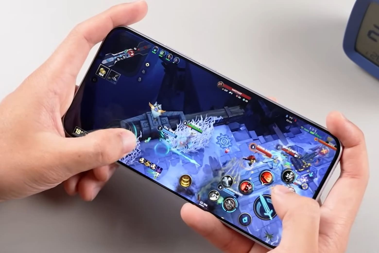 Trải nghiệm Redmi Note 15 Pro: Đánh giá hiệu năng thực tế, SOT và bài toán lên đời 6 Nhiệt độ và độ mượt khi leo rank đa nhiệm