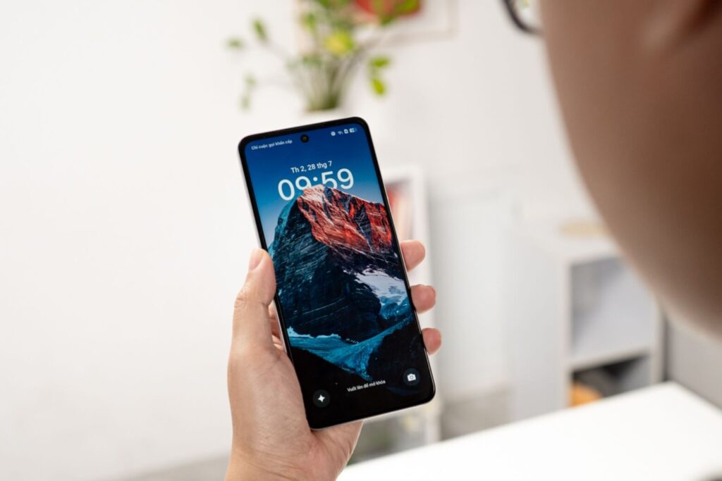 Đánh giá trên tay OPPO A5i Pro với độ bền chuẩn quân đội và pin 6000mAh thực tế 10 OPPO A5i Pro: Màn hình sáng 1000 nits, hiển thị rõ ngoài trời, tối ưu hiệu năng nhờ HD+.