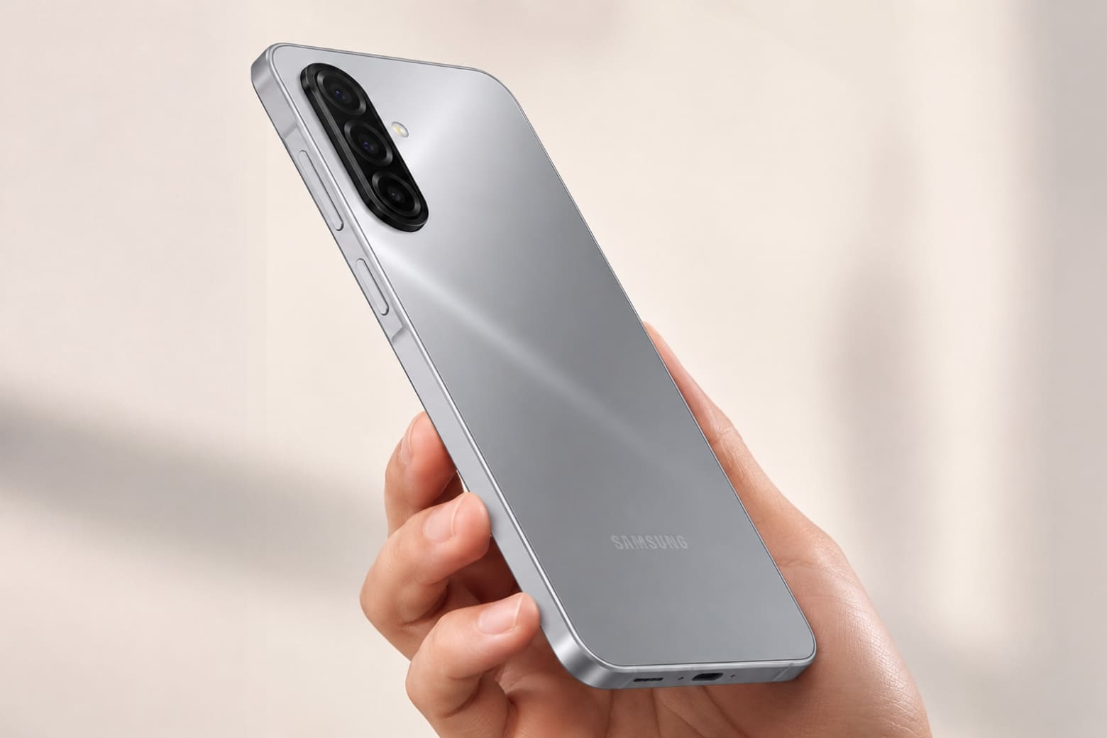 Thiết kế Samsung A17 LTE 7.5mm và cảm giác cầm nắm thực tế
