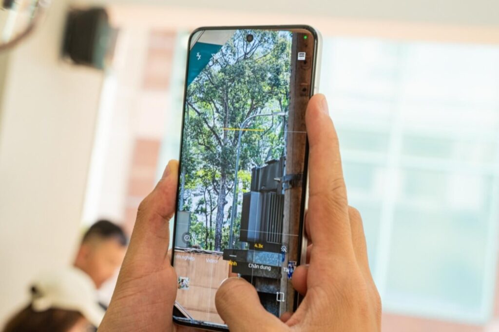 Xiaomi 17T Pro sở hữu màn hình AMOLED 1.5K viền mỏng, siêu sáng 3.500 nits