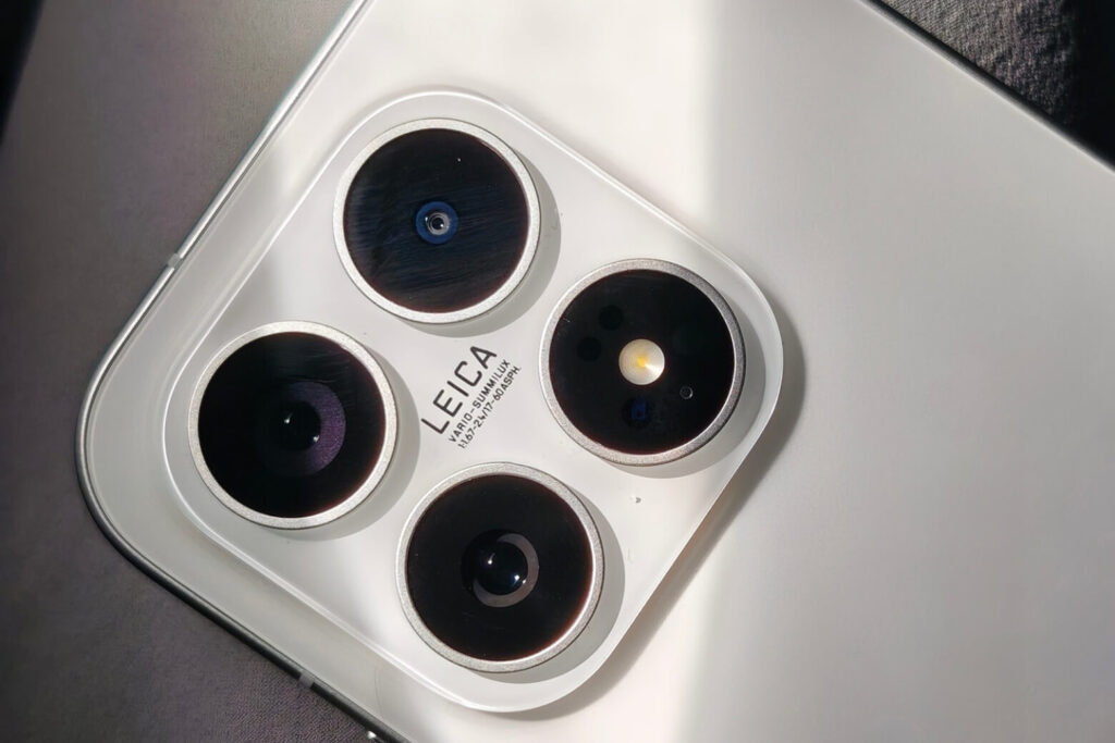 Xiaomi 17T Pro nổi bật với cụm camera Leica lớn, lấy nét nhanh và phản hồi chụp cực kỳ chính xác.