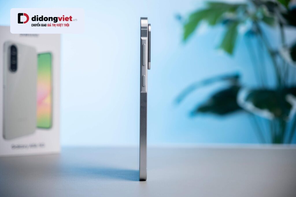 Có nên mua Samsung A56 ở thời điểm hiện tại? 16 Galaxy A56 5G nổi bật nhờ khung nhôm cao cấp giữa xu hướng cắt giảm vật liệu trên các thế hệ mới.