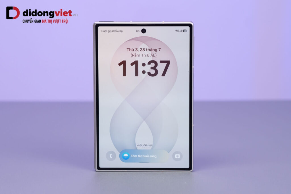 Có nên mua Samsung Galaxy Z Fold8? Đánh giá chi phí và trải nghiệm thực tế 11 Màn hình ngoài 5.5 inch nhỏ gọn nhưng cần thời gian làm quen khi gõ phím.