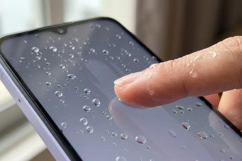 Đánh giá chi tiết thiết kế OPPO A6c và trải nghiệm cầm nắm thực tế 8 Chuẩn IP64 cùng Splash Touch giúp OPPO A6c bền bỉ và sử dụng ổn định ngay cả trong điều kiện ẩm ướt.