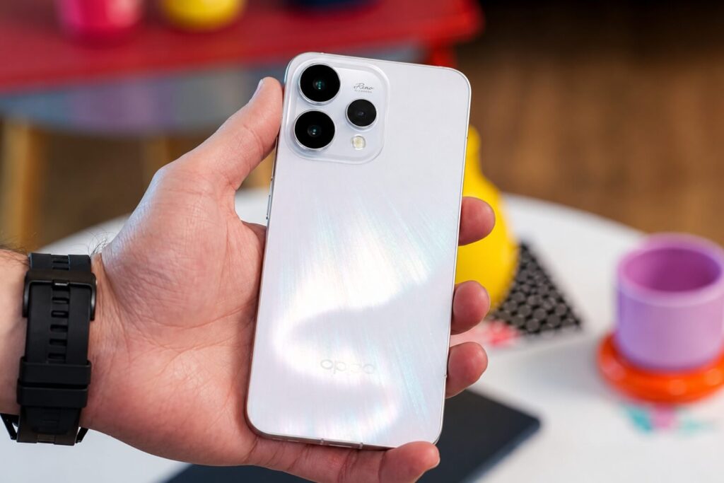 Đánh giá thiết kế OPPO Reno15: Thẩm mỹ trên ảnh và cảm giác cầm tay thực tế 5 đánh giá thiết kế OPPO Reno15
