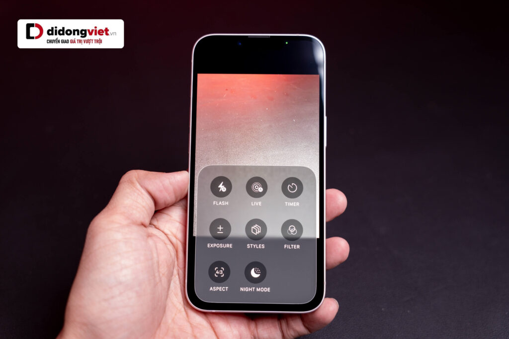 Bộ nhớ 256GB rộng rãi cùng camera 48MP giúp lưu giữ trọn vẹn mọi khoảnh khắc du lịch.