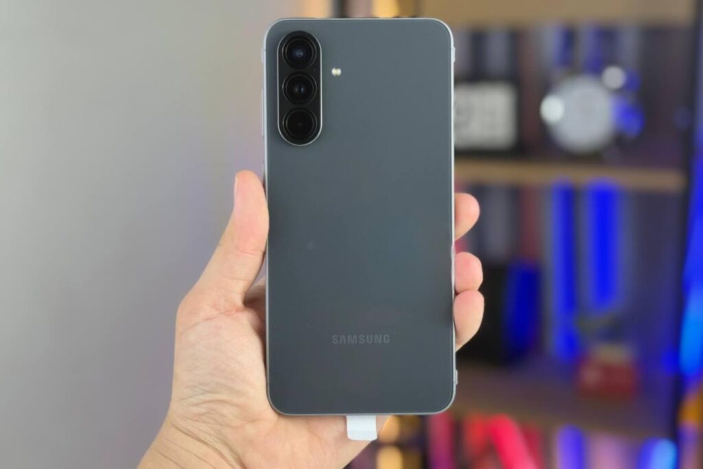 Samsung A56 có mấy màu? Gợi ý chọn màu thực tế và hợp mệnh 6 Samsung A56 có mấy màu