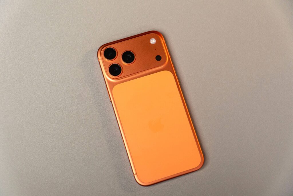 iPhone tối giản, bền bỉ và cân bằng tốt hơn