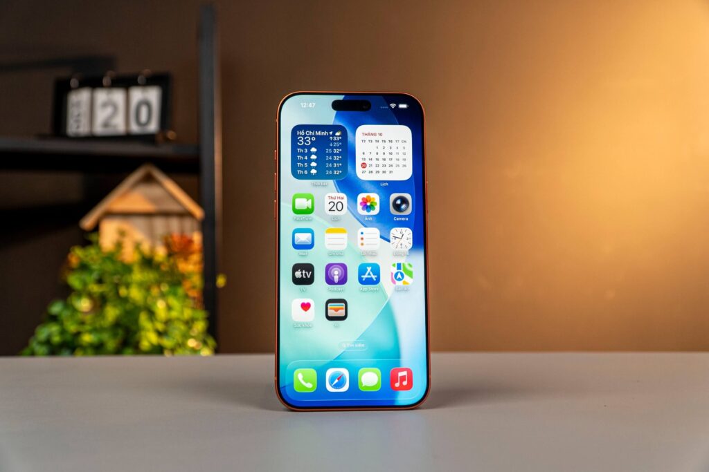 iPhone cho không gian hiển thị rộng và thao tác chỉnh sửa thoải mái hơn