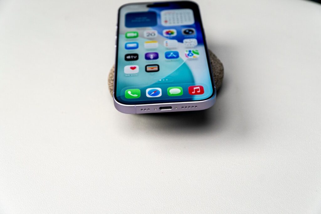 iPhone 17 ghi điểm với khả năng tối ưu pin vượt trội, duy trì thời lượng sử dụng bền bỉ hơn trong thực tế.