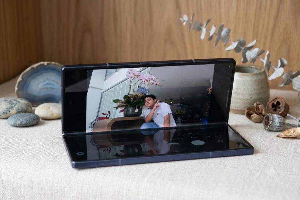 Galaxy Z Fold6 mang đến trải nghiệm nhiếp ảnh đa dụng với thiết kế camera ẩn độc đáo