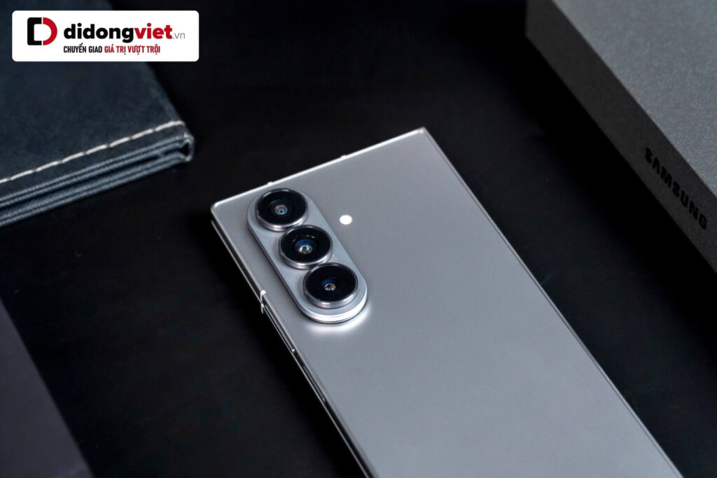 Galaxy Z Fold7 đánh đổi dung lượng pin và khả năng zoom để ưu tiên thiết kế gập mỏng nhẹ.