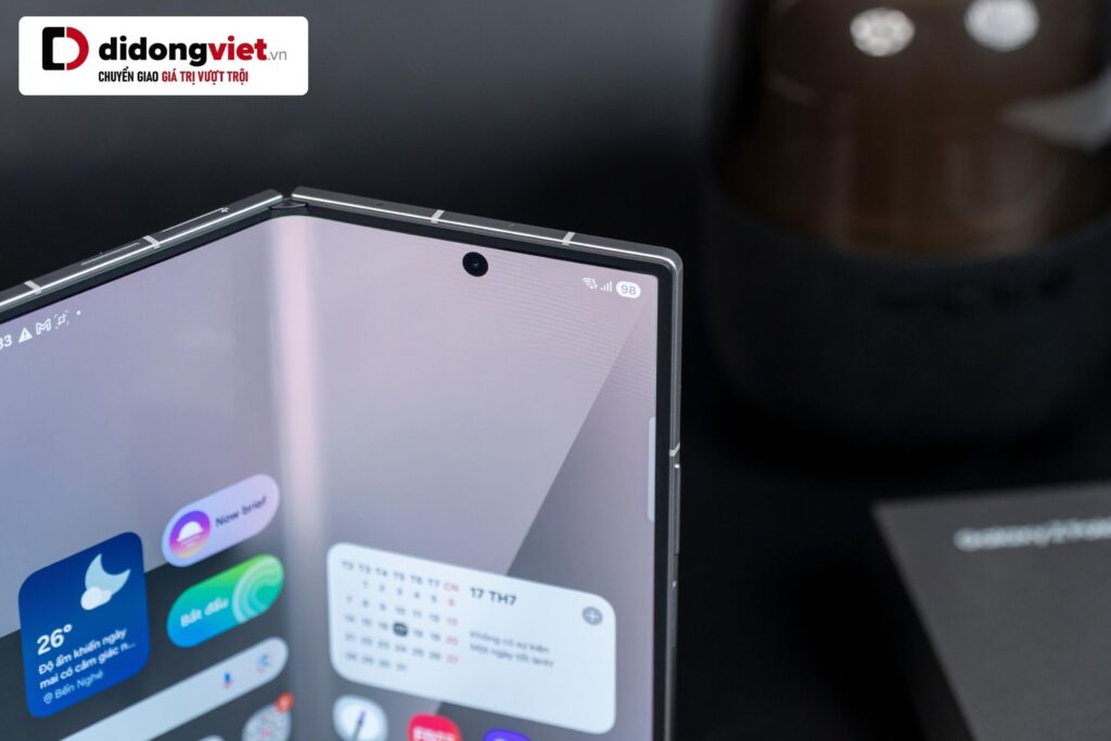 Galaxy Z Fold7 phát huy sức mạnh Galaxy AI với trải nghiệm đa nhiệm trên màn hình lớn 8 inch.